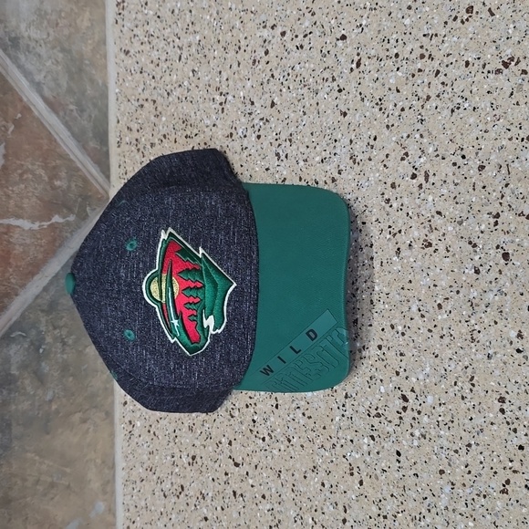 Minnesota Wild Men's Fitted Hat Size L/XL - Picture 1 of 5